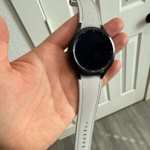 Samsung Galaxy watch 4 LTE 46mm - with slick gray band